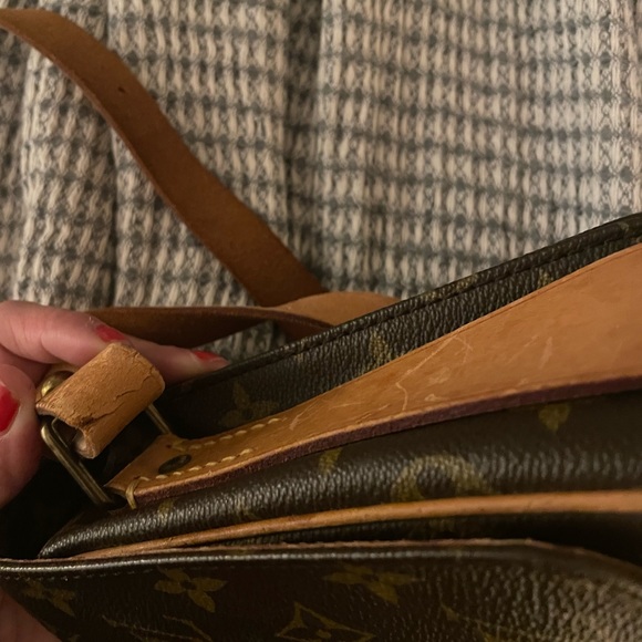 Louis Vuitton - Picture 6 of 15